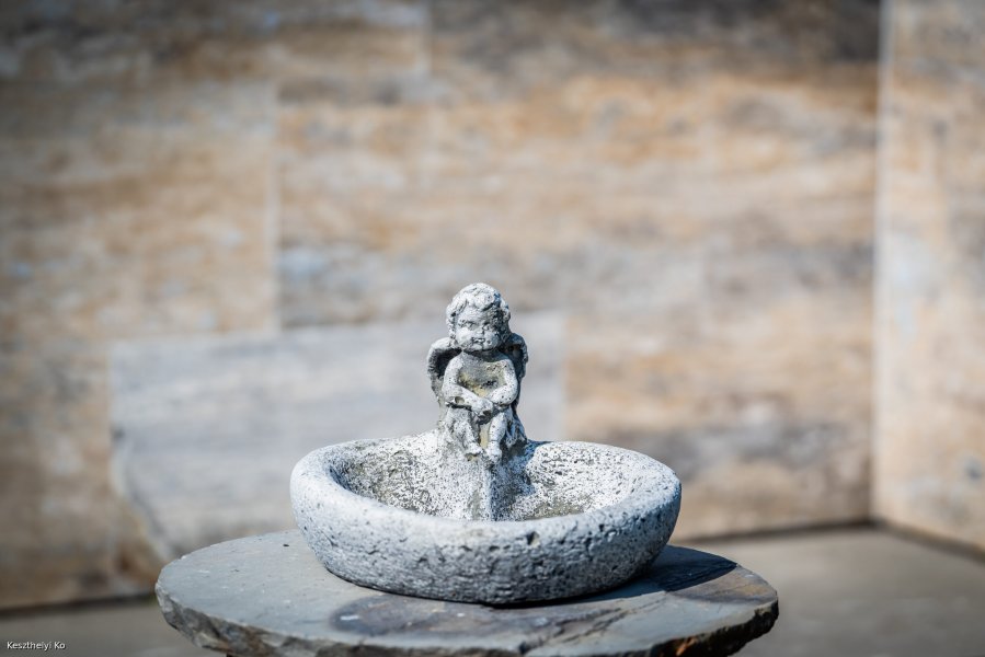 madáritató,madárfürdető