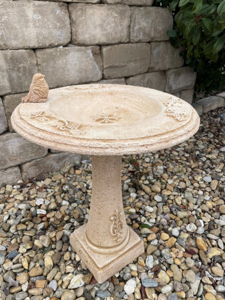 madáritató,madárfürdető