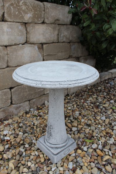 madáritató,madárfürdető