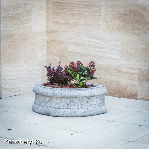kö virágtartók,beton virágtartók,kaspó,balkonláda,virágláda,virágtartó,kaspó