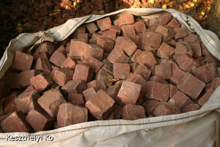 térkő,macskakő,kockakő,bolyoskő,
